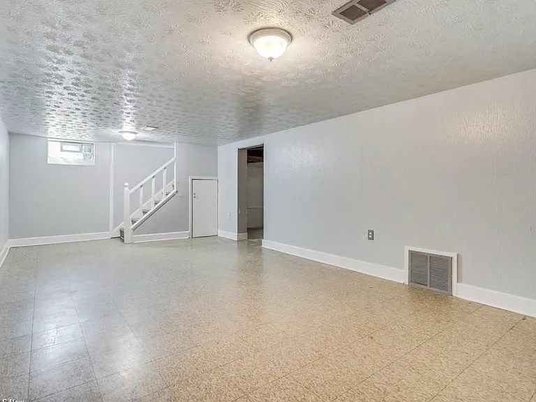 2348 Saybrook Rd — Photo 32