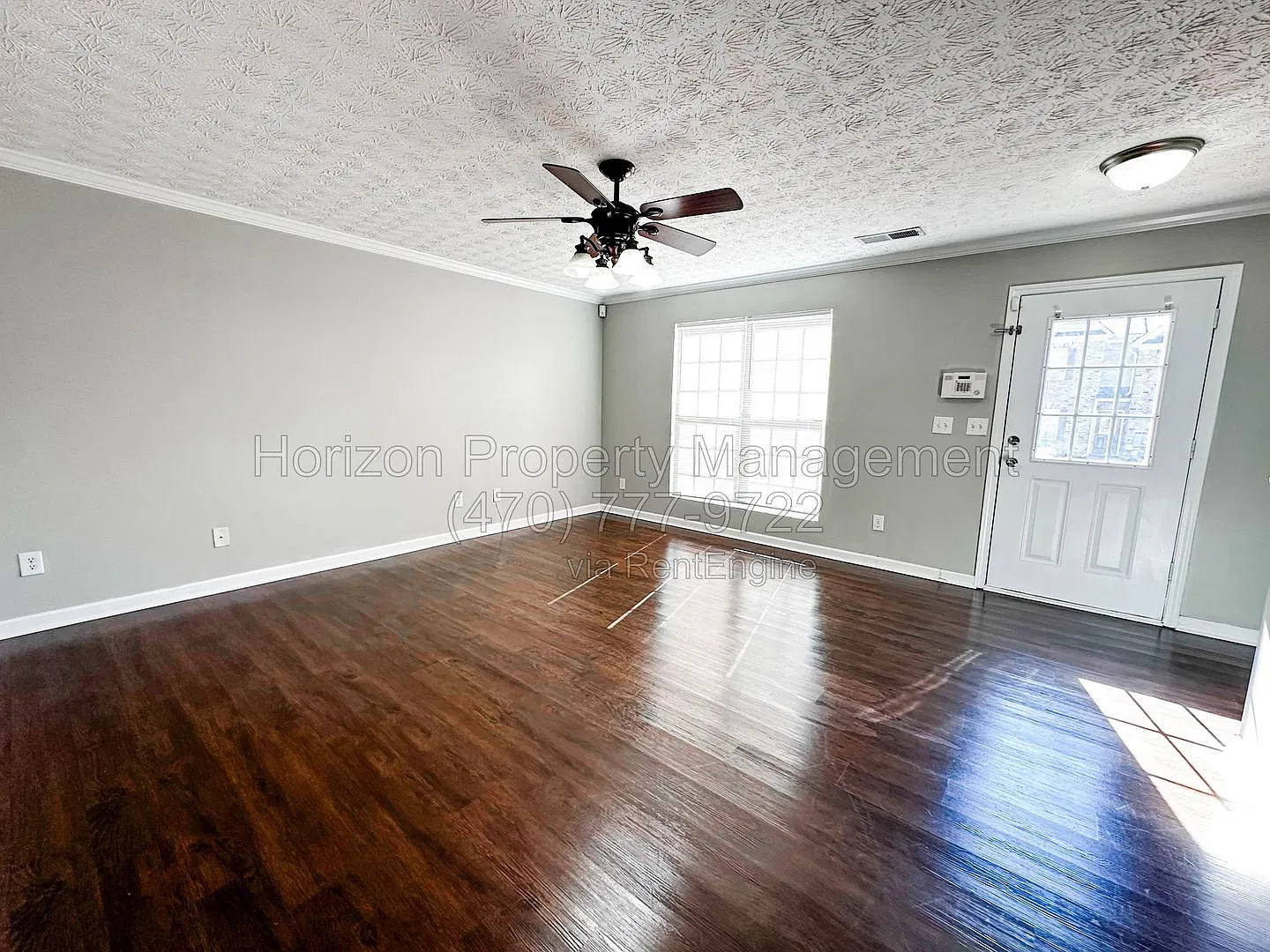 3 bed, 2.5 bath, 1372 sqft, $1,625 — Photo 2