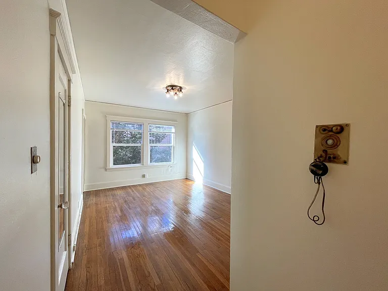 2949 SE Yamhill St #7 — Photo 2