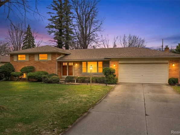 25509 S Afton St, Harrison Township, MI 48045