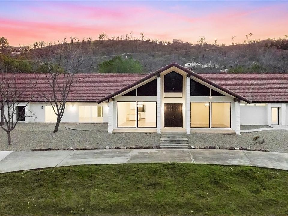 1st image of 29650 Horseshoe Dr
