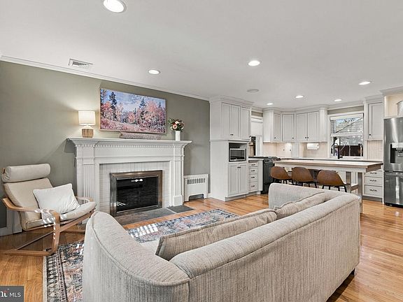 5th image of 320 W End Ave