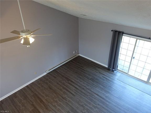 3rd image of 68 Falling Water Cir