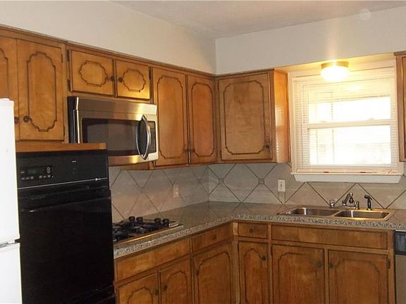 3rd image of 2409 Hilldale Blvd