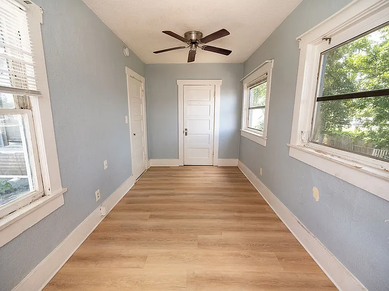 306 Taylor Ave #B — Photo 2