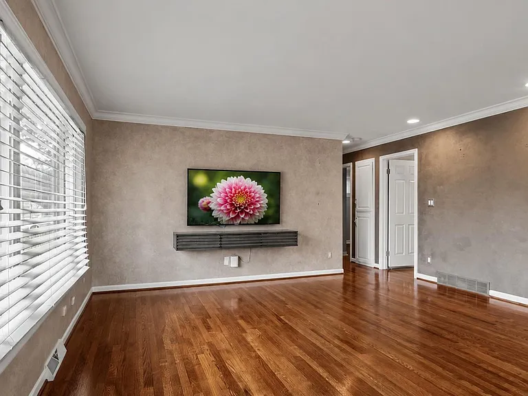 290 Winry Dr — Photo 10
