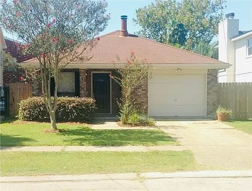 916 Ridgewood Dr Photo 1