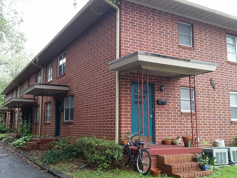534 E College Ave — Photo 3
