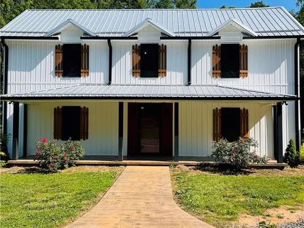 197 Piney Branch Ln, Pilot Mtn, NC 27041