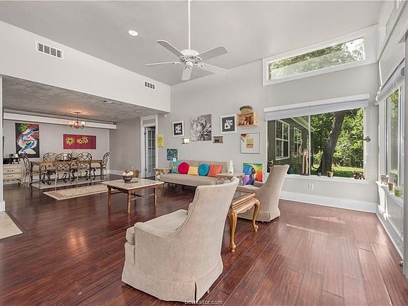 4th image of 1013 Guadalupe Dr
