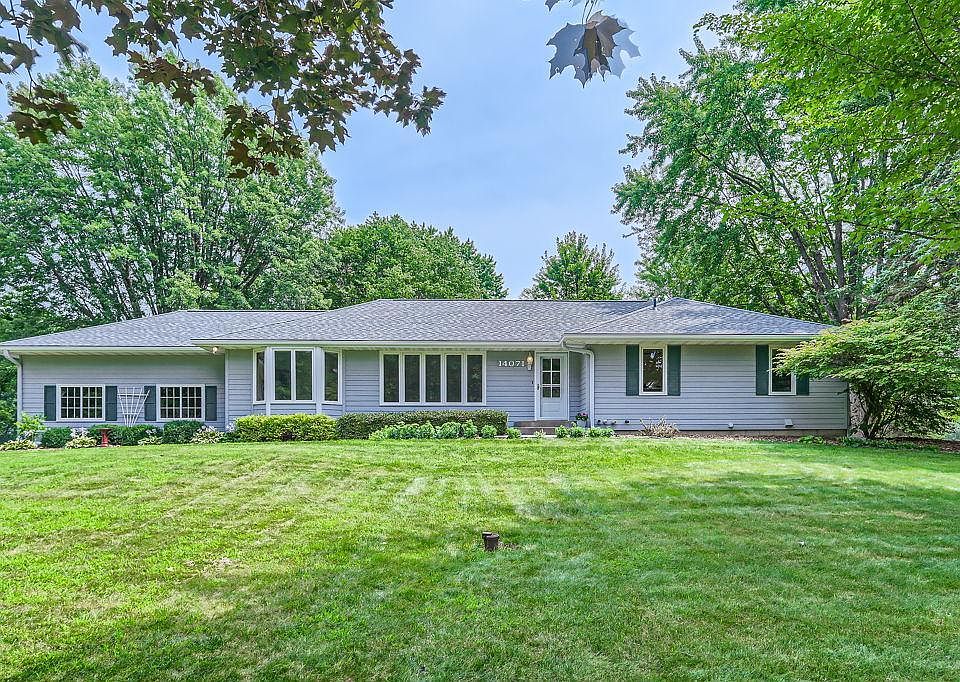 1st image of 14071 W Oakgreen Cir S