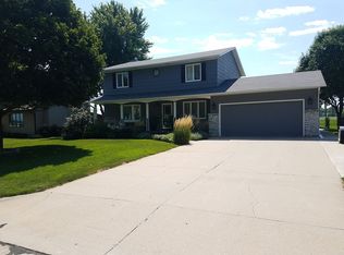 1620 Harre Ln, York, NE 68467