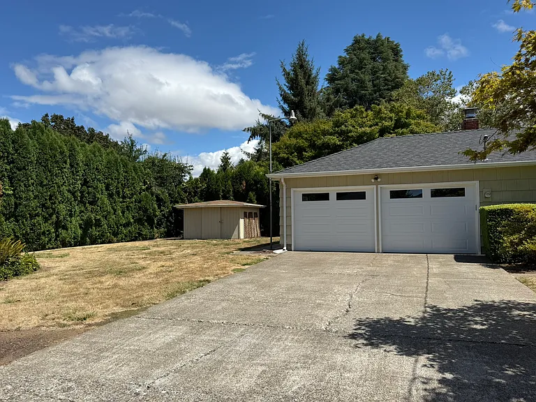 3120 Willamette Dr N — Photo 27