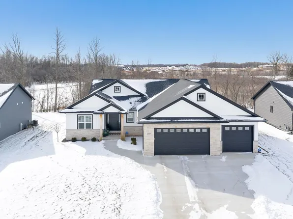2531 S Stellita Cir, De Pere, WI 54115