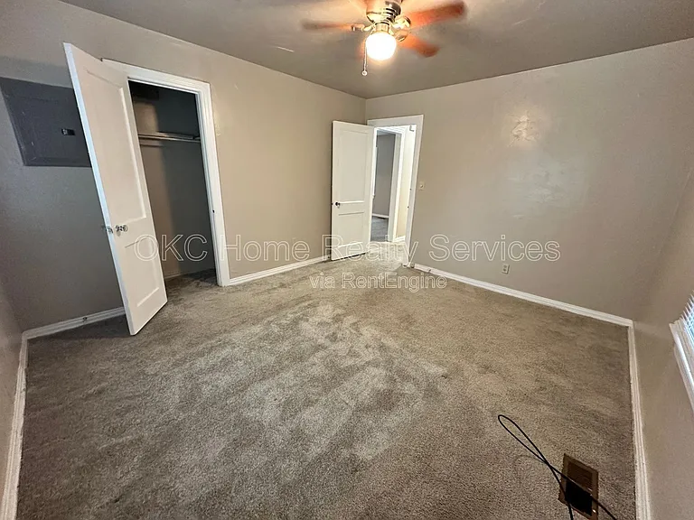 1216 NE 42nd St — Photo 15