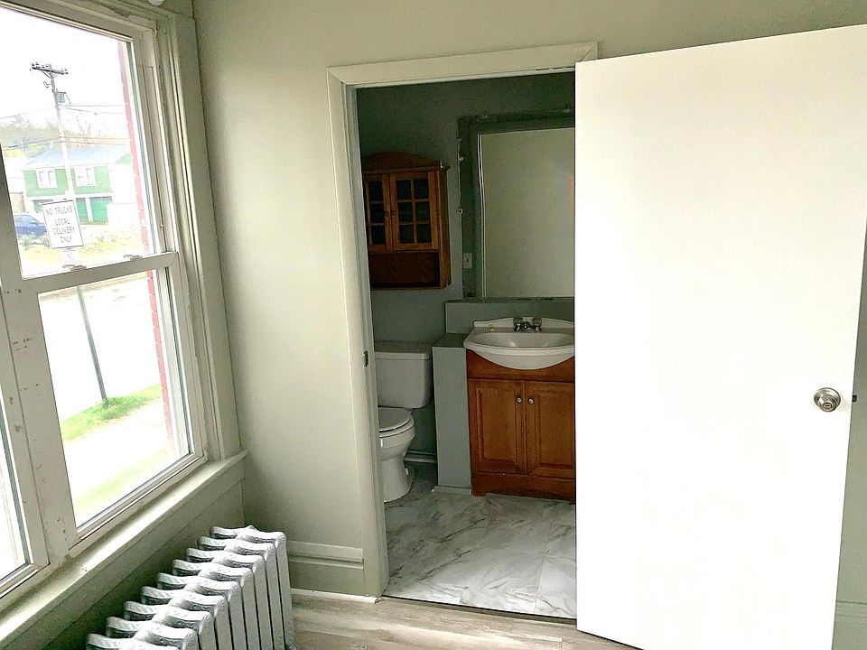 2nd image of 258 E Market St APT 2
