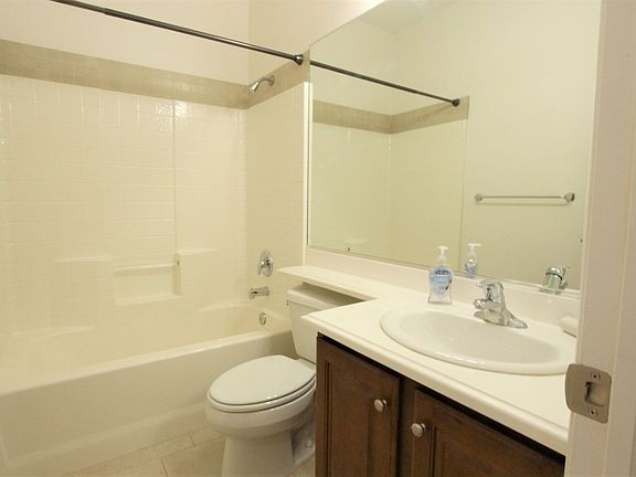 4th image of 844 N Cottonwood Wash Dr #118