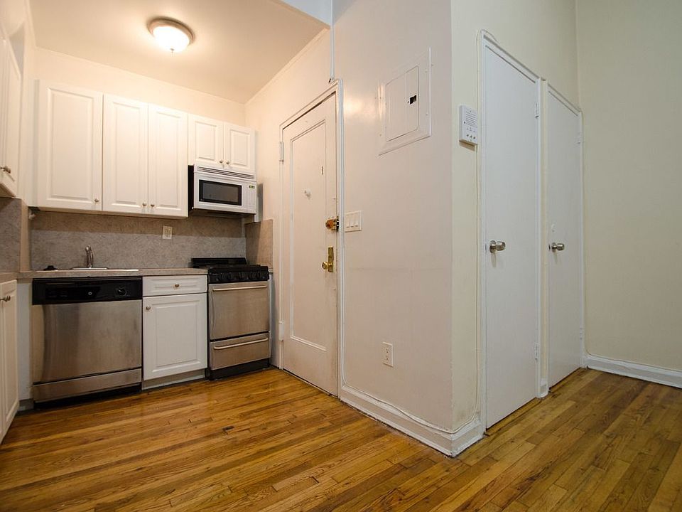 1st image of 402 W 54th St APT 2r