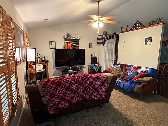 3rd image of 110 Victoria Ln