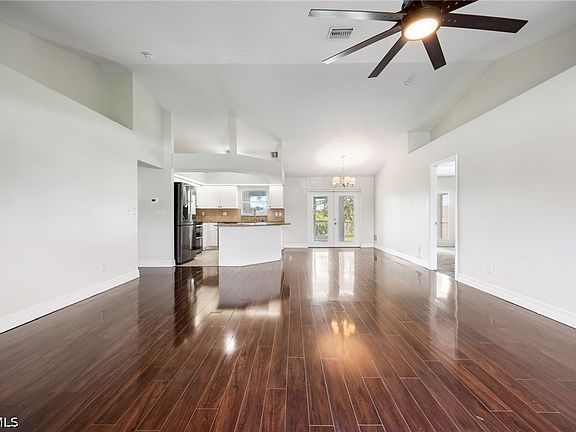 5th image of 1418 SW 11th Pl