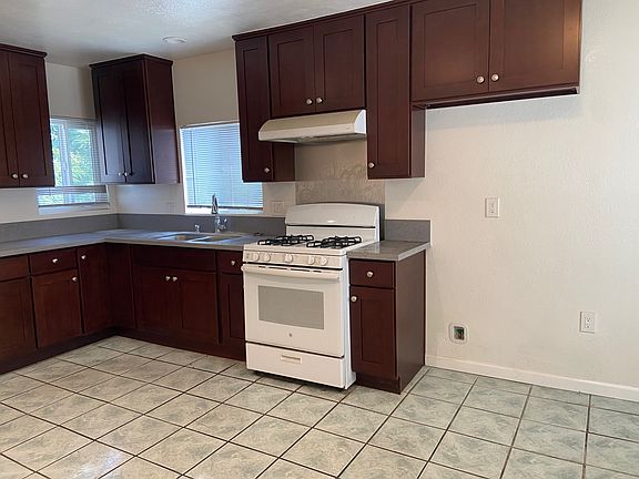 3rd image of 524 Elizabeth Ave APT D