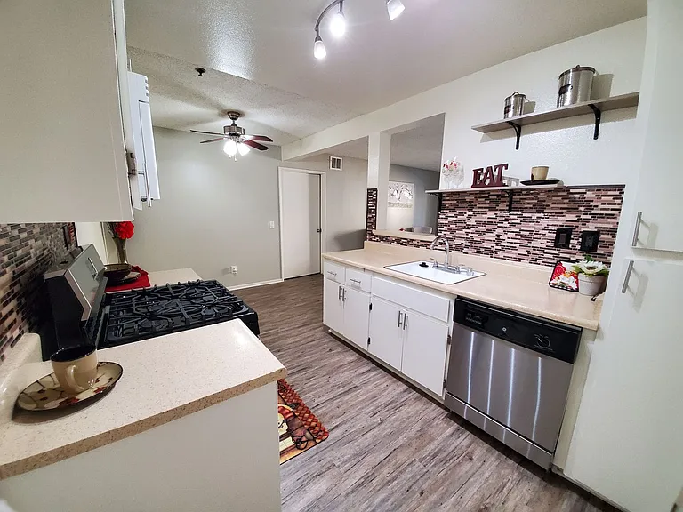 Sunset Ridge — Photo 19
