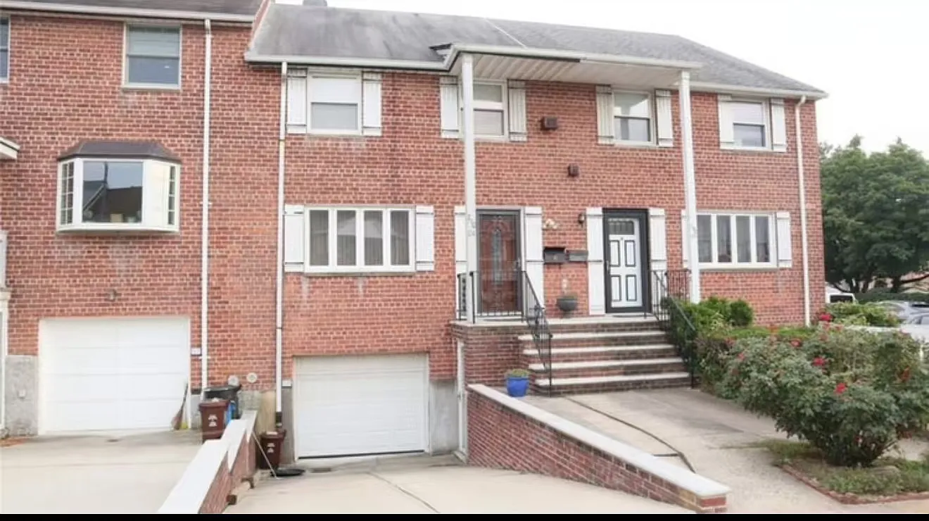 3 bed, 900 sqft, $3,000 — Photo 1