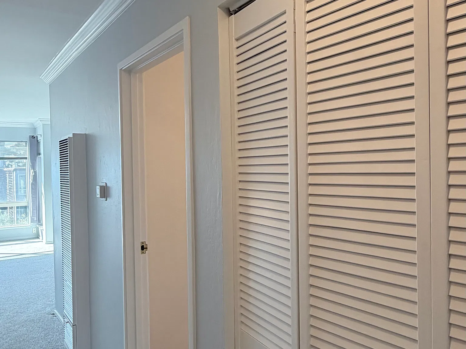 Studio, 592 sqft, $4,150 — Photo 2