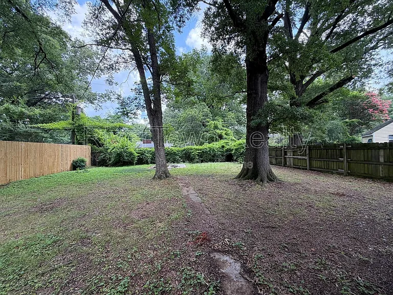 4550 Quince Rd — Photo 16