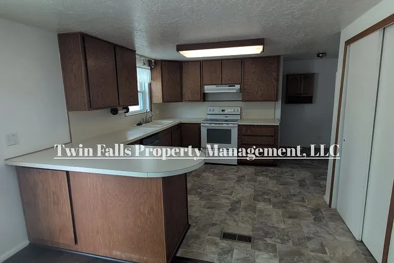 3073 Vickie Ln — Photo 13