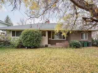 1660 Elm St, Saanich, BC V8P 2G5