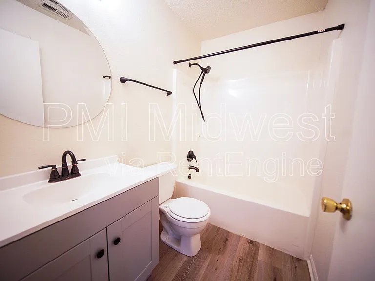 10414 Kensil St — Photo 9