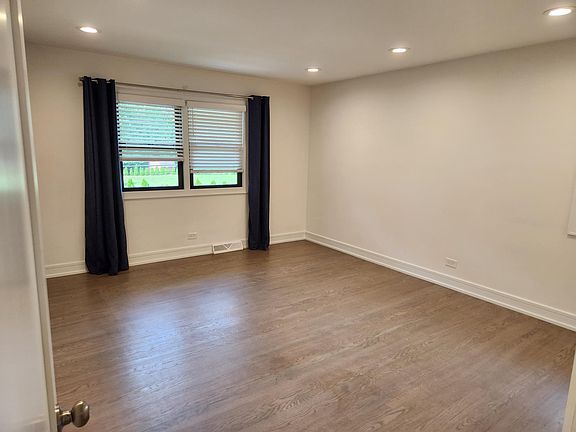 4th image of 4834 Fair Elms Ave