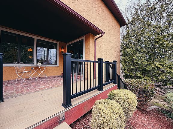 4th image of 1317 Mettler Rd