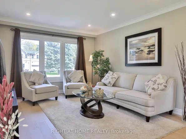 60 Aragon Ave, Toronto, ON M1T 1X9