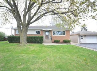 1 S Busse Rd, Mount Prospect, IL 60056