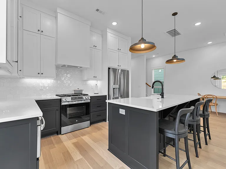 2047 E Little Crew Dr — Photo 8
