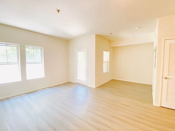 3rd image of 3550 Torrance Blvd Unit 212