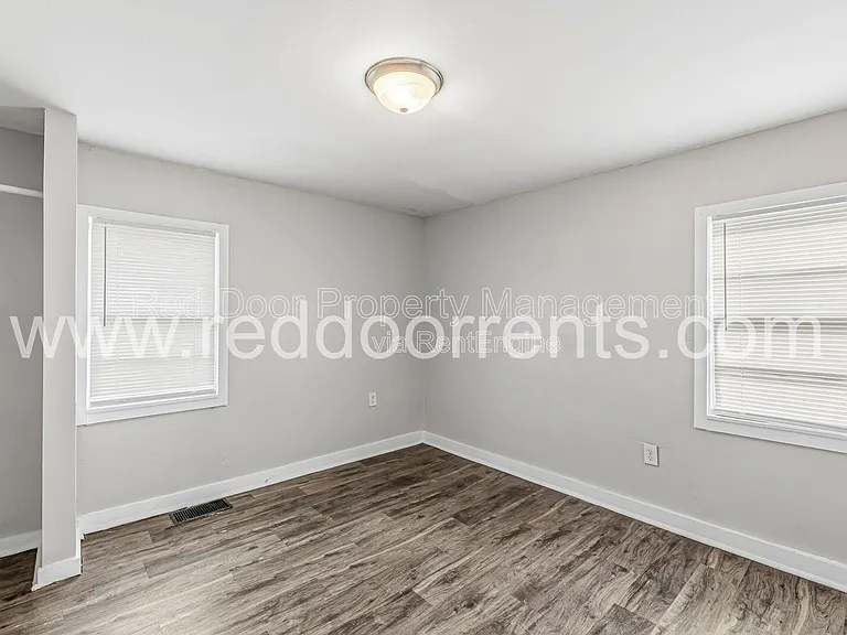 4320 E 30th St — Photo 14