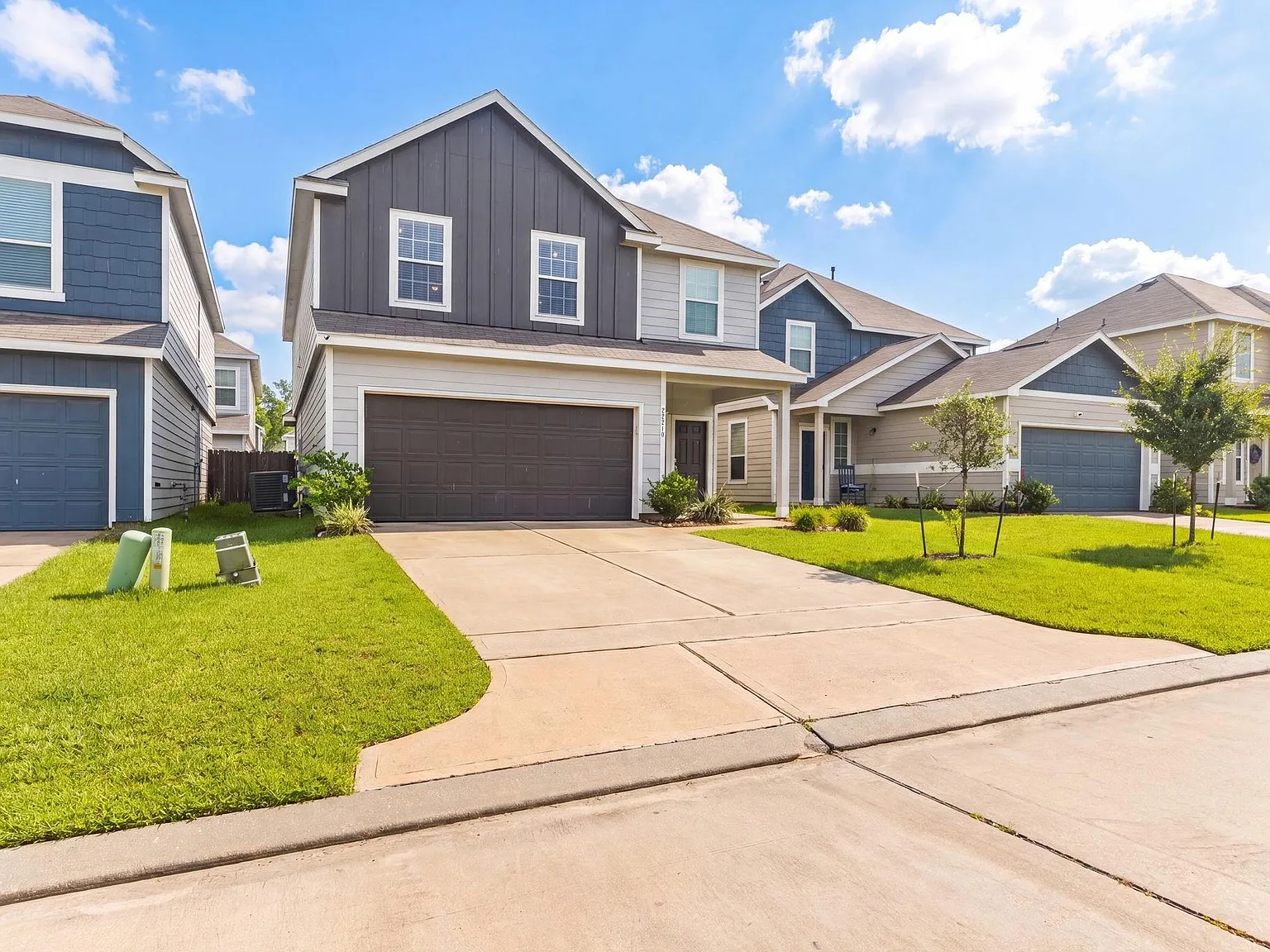 4 bed, 2.5 bath, 2314 sqft, $2,400 — Photo 3