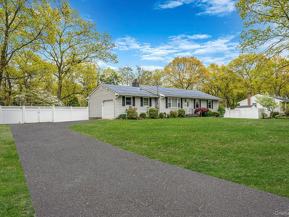 19 Pumpkin Road, Saint James, NY 11780 | Zillow