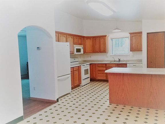 2nd image of 3745 Helensdale Ave