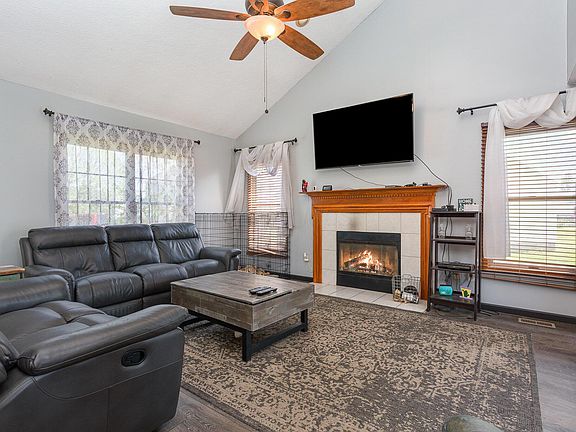 5th image of 143 Yehlshire Dr