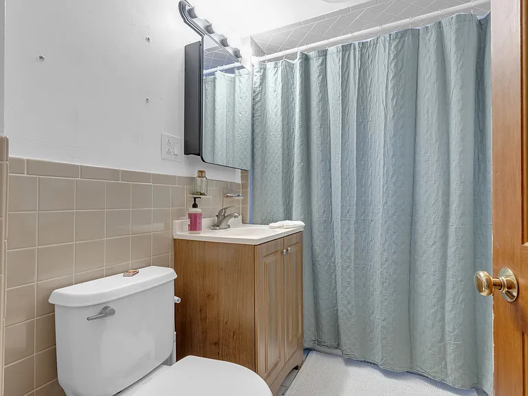 6 Stirling St #2 — Photo 3