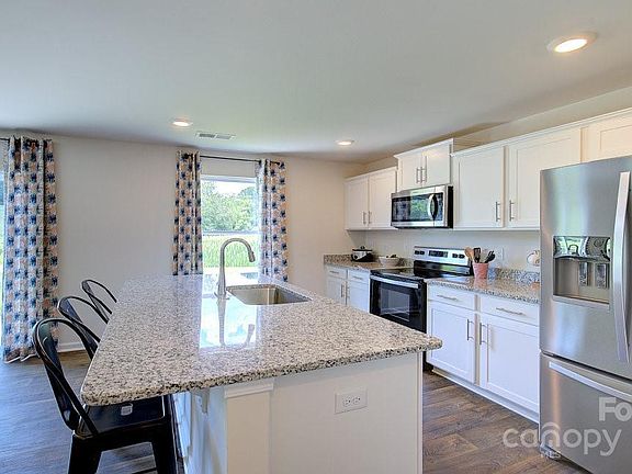 5th image of 12 Wildbrook Dr