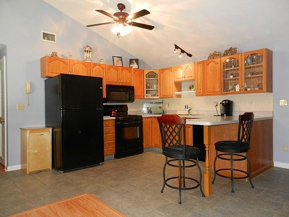 4th image of 5 Woodbine St