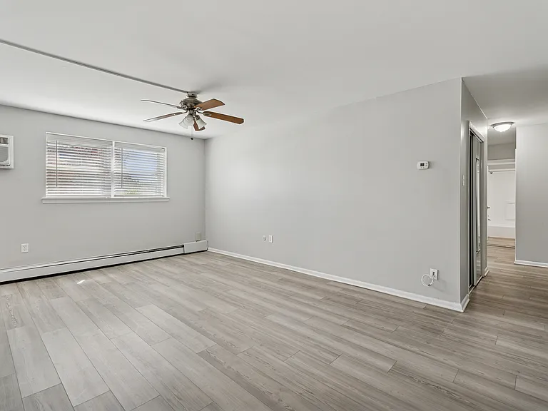 Rosedale Court Apartments — Photo 7