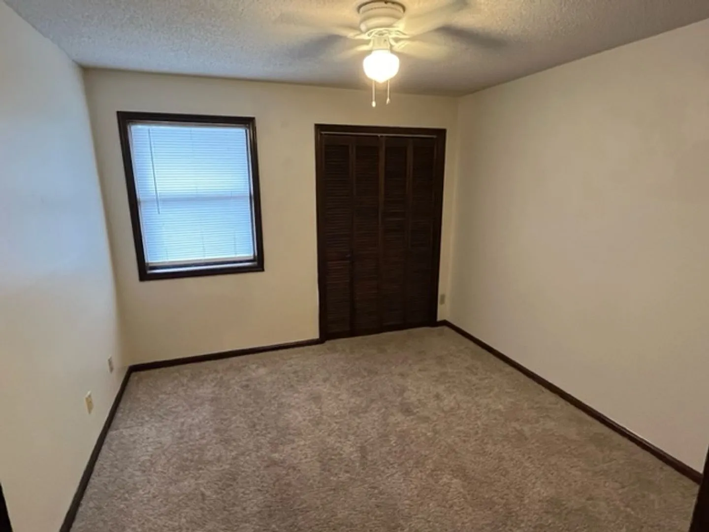 2BD/2B Towhouse — Photo 4