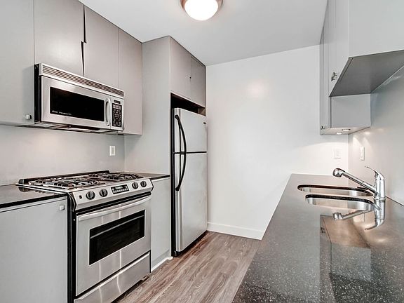 5th image of 117 Pacific St APT 203