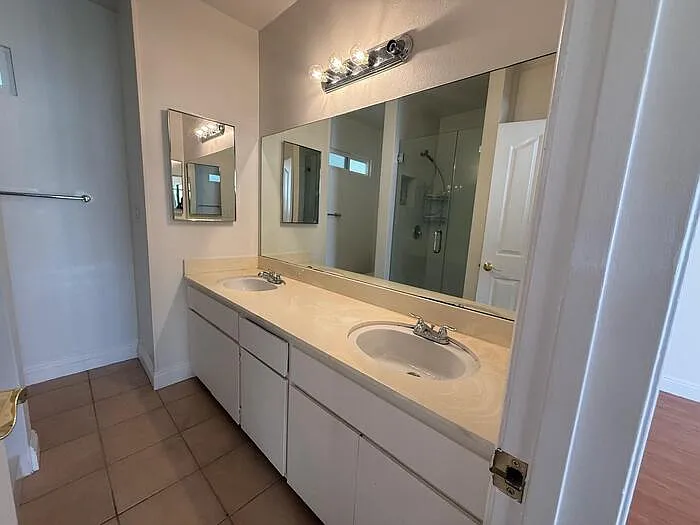 14912 Dickens St #13 — Photo 10